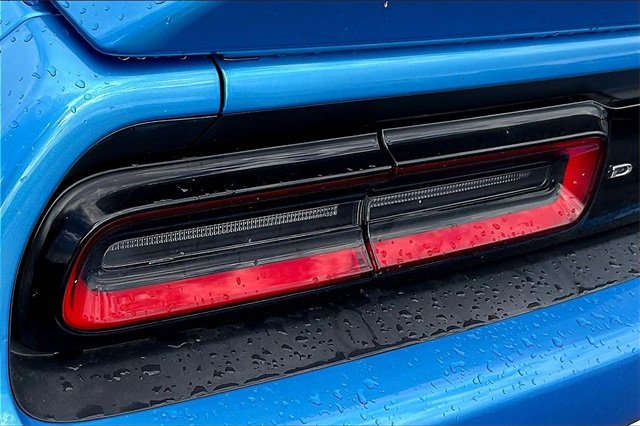 Used 2015 Dodge Challenger SRT image 32