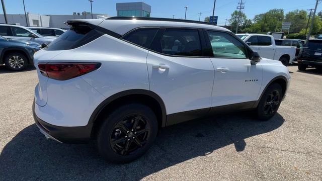 New 2026 Chevrolet Blazer LT w/ Convenience Package AWD/4WD image 2
