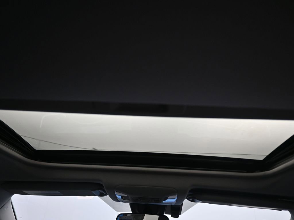 Used 2021 Toyota RAV4 XLE Premium AWD/4WD image 37