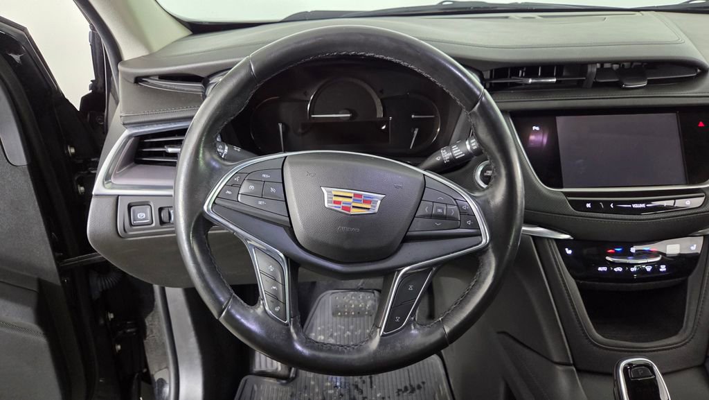 Used 2018 Cadillac XT5 Luxury w/ Driver Awareness Package image 18