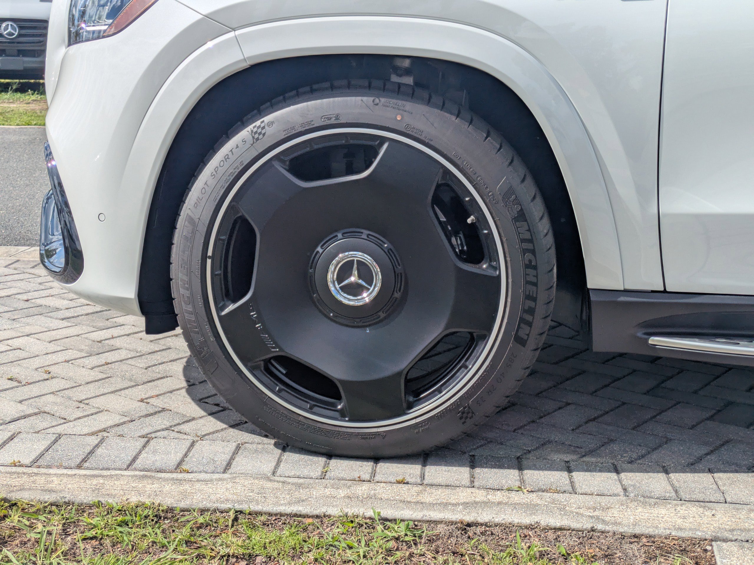 New 2025 Mercedes-Benz GLS 63 AMG 4MATIC image 2