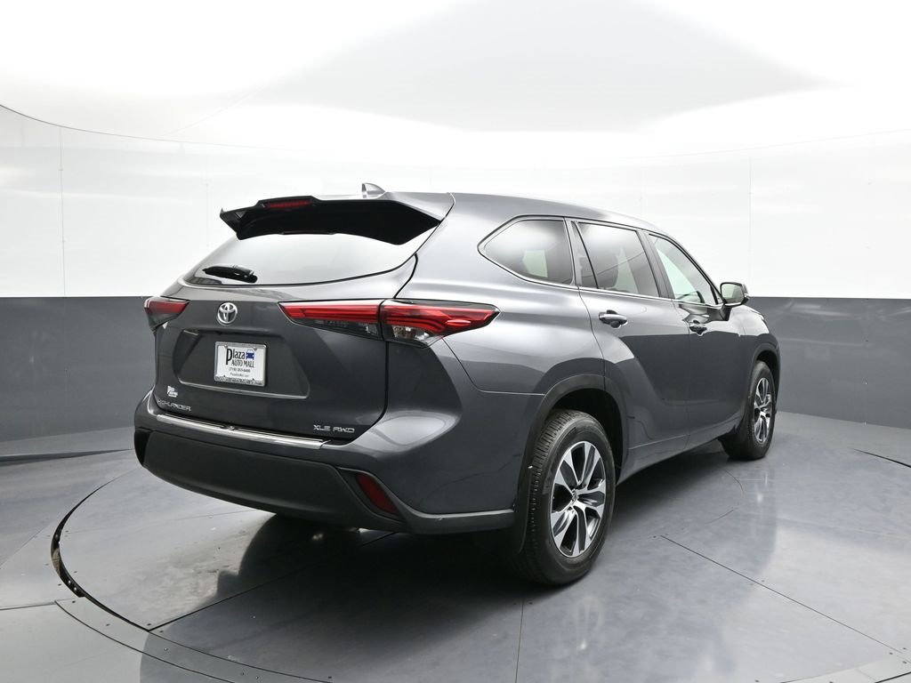 Certified 2023 Toyota Highlander XLE image 6