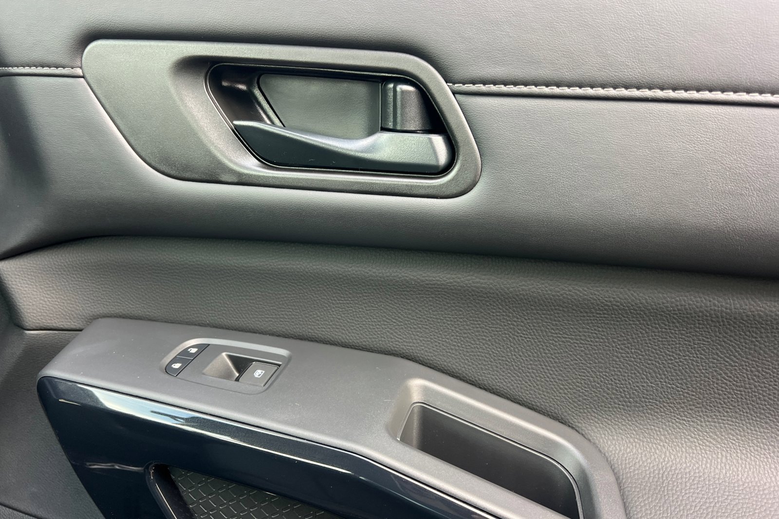 New 2025 Nissan Pathfinder SV image 21