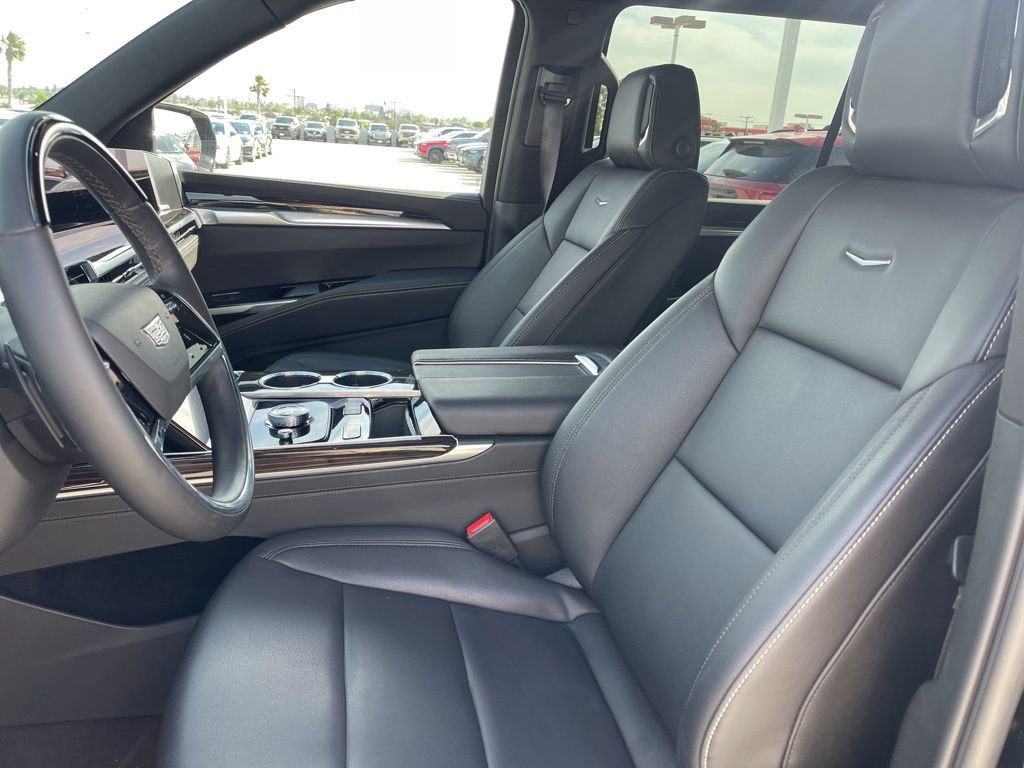 Used 2025 Cadillac Escalade ESV Luxury image 7