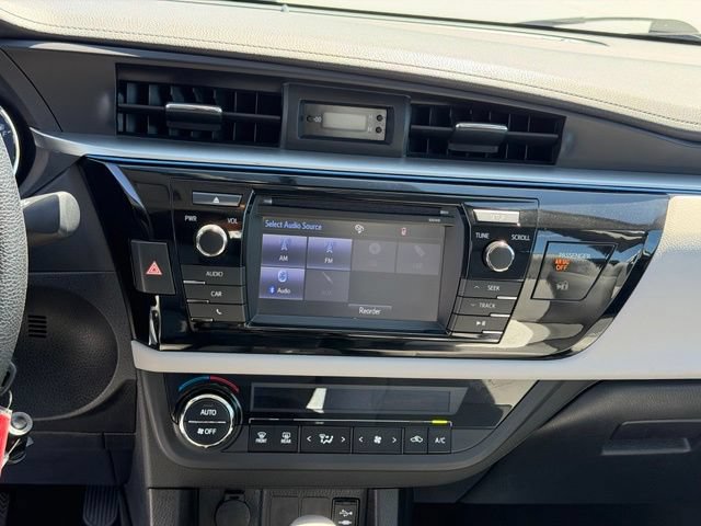 Used 2014 Toyota Corolla LE FWD image 16
