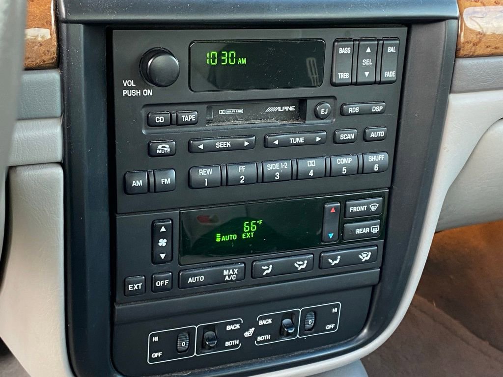 Used 2002 Lincoln Continental image 15