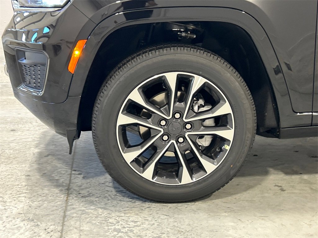New 2025 Jeep Grand Cherokee Overland w/ Adv Protech Group III image 11