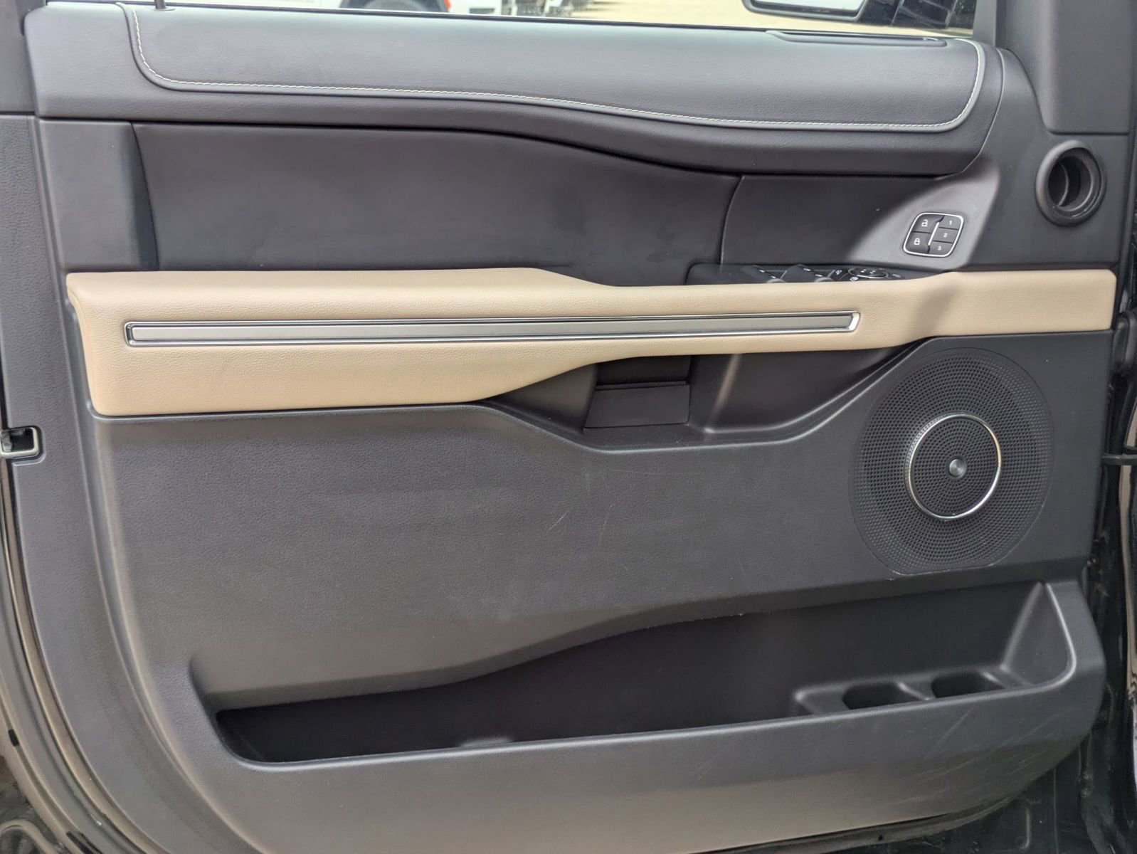 Used 2024 Ford Expedition Max Limited image 11