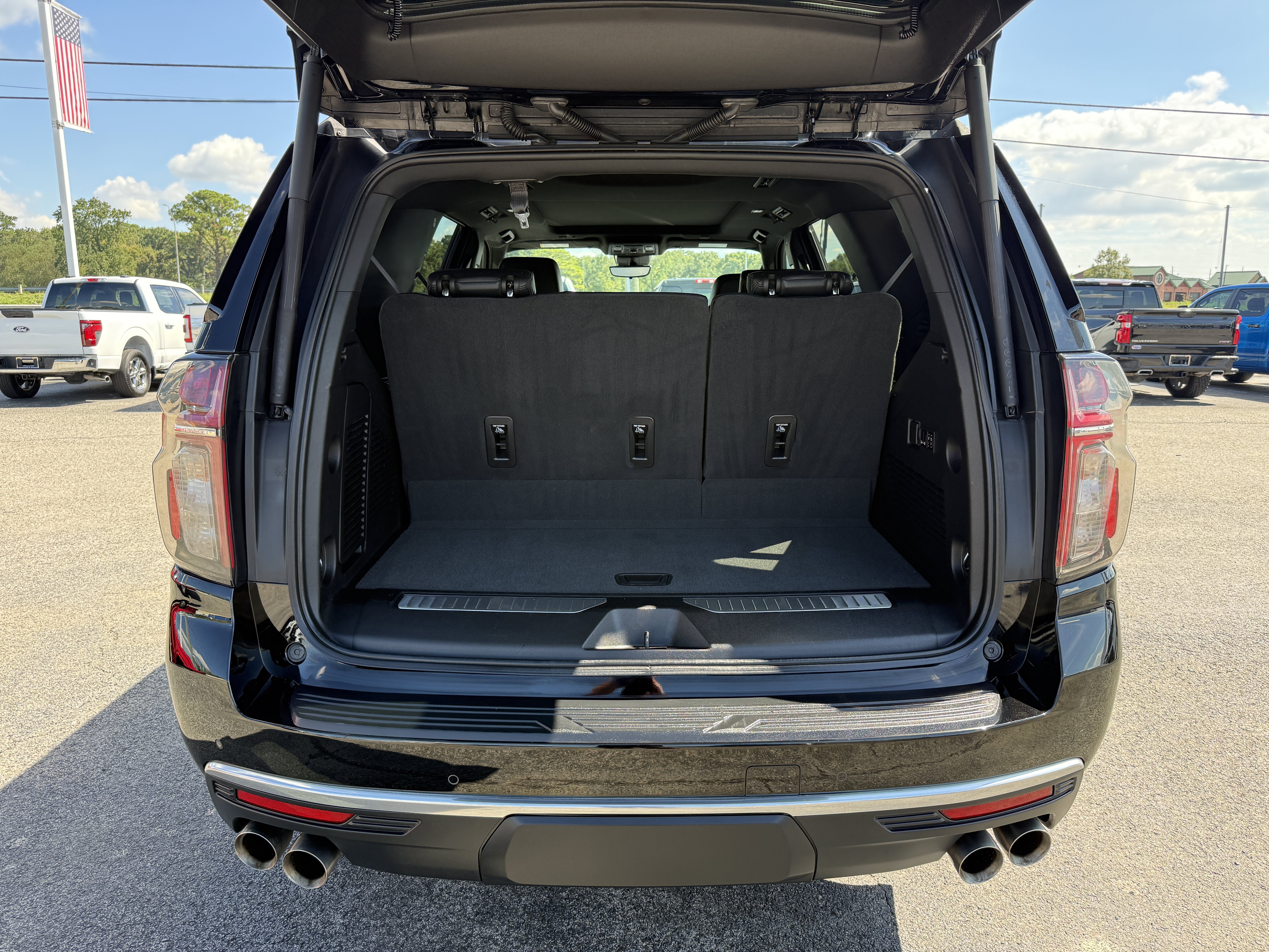 Used 2023 Chevrolet Tahoe High Country RWD image 5
