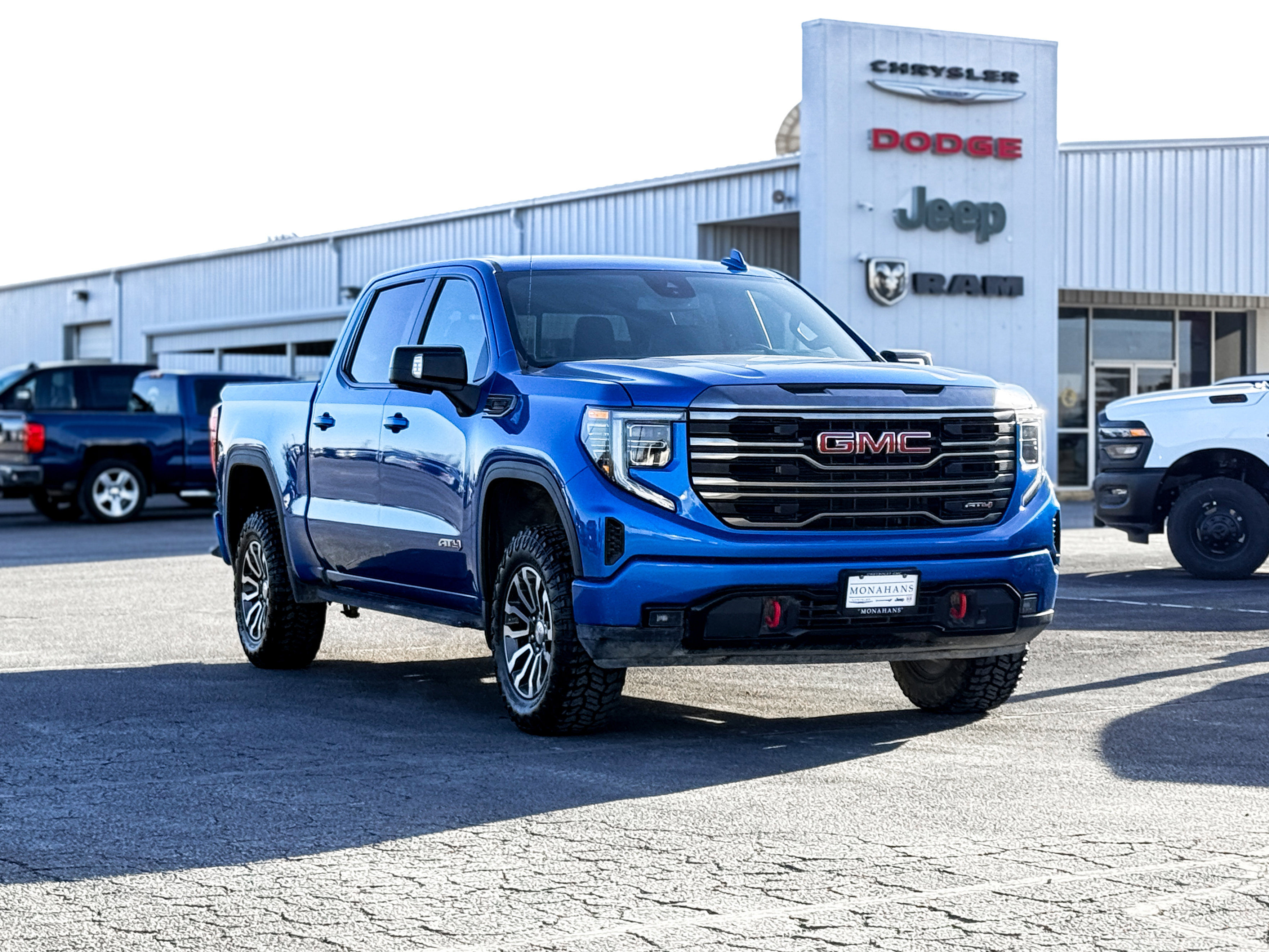 Used 2022 GMC Sierra 1500 AT4 w/ AT4 Preferred Package image 3