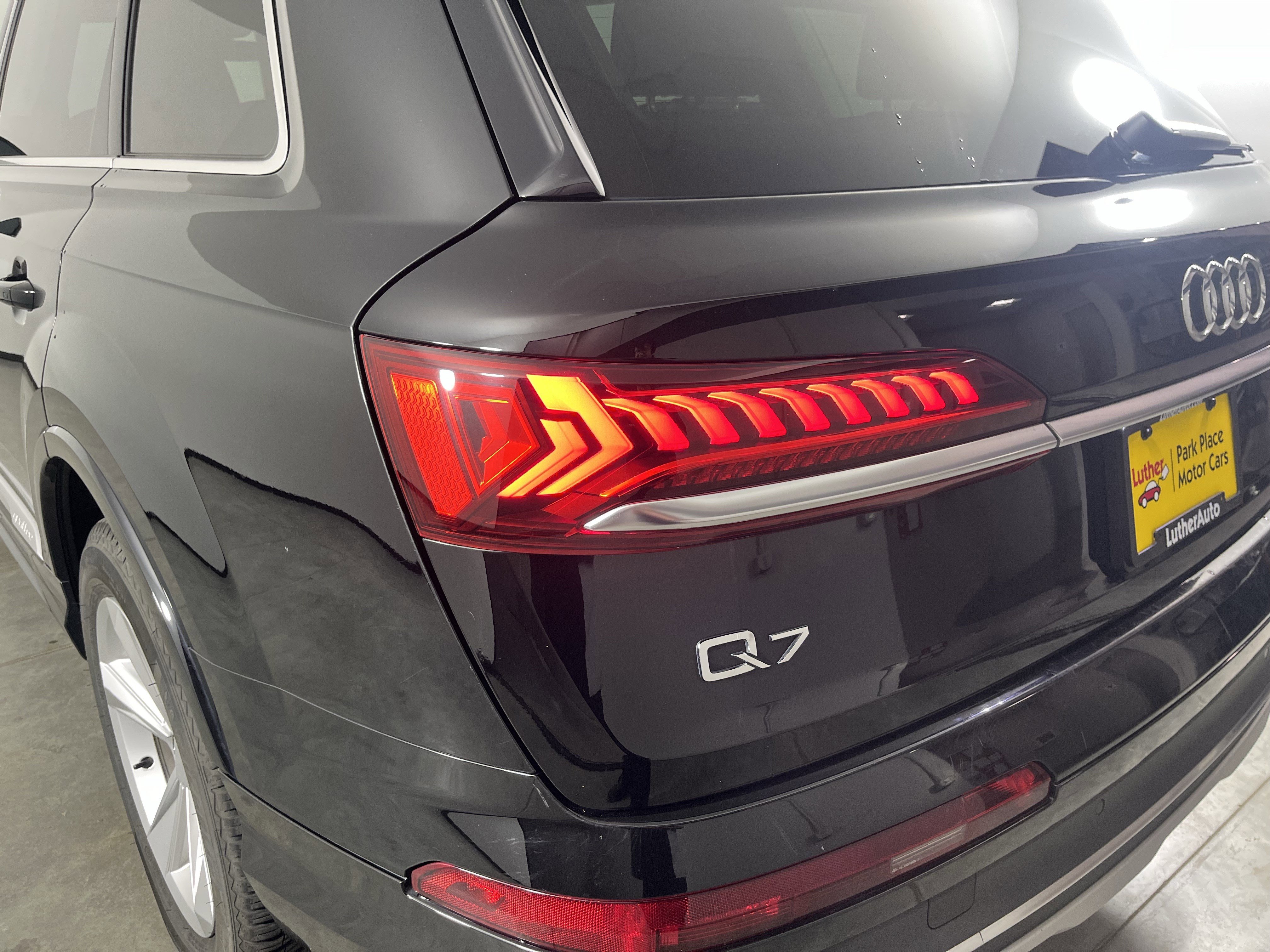 Used 2020 Audi Q7 3.0T Premium image 28