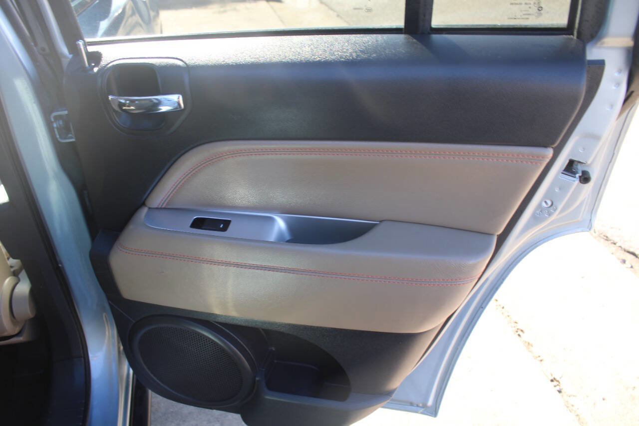 Used 2014 Jeep Compass Latitude image 9