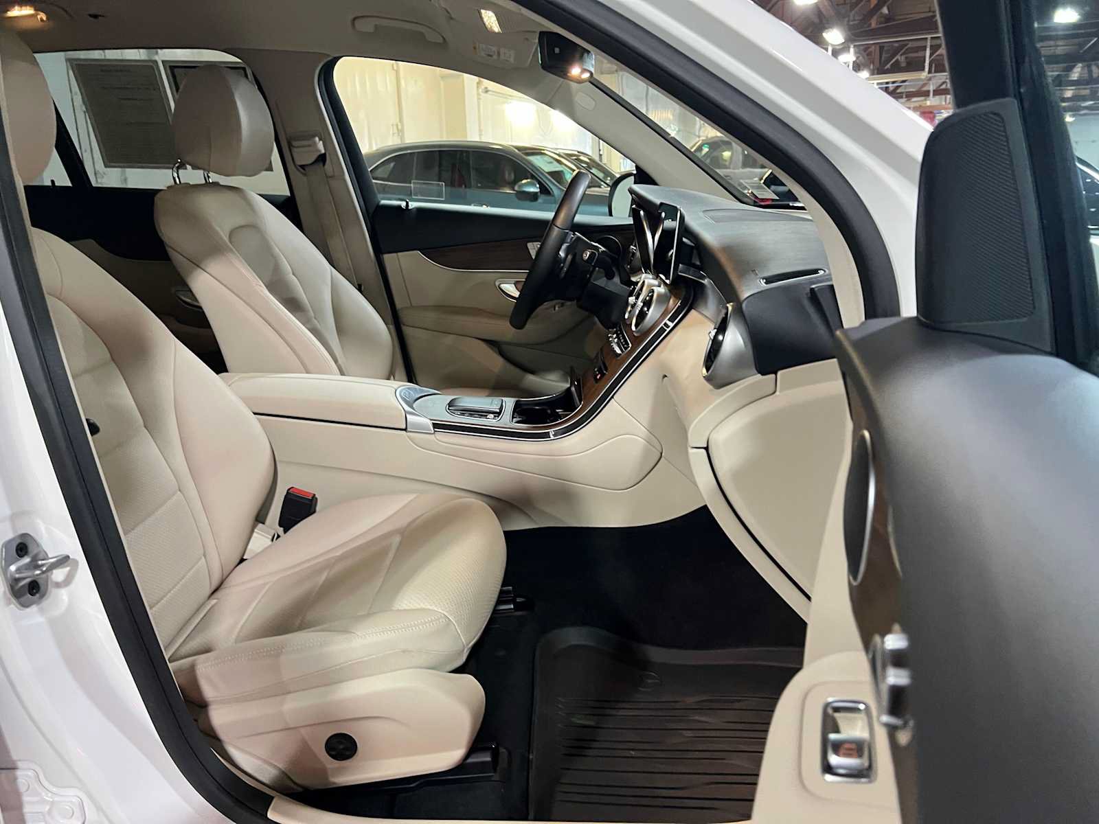 Used 2022 Mercedes-Benz GLC 300 4MATIC image 12