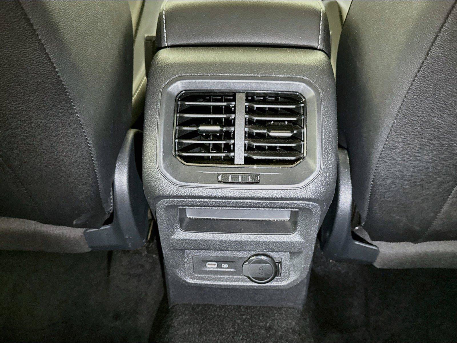 Used 2024 Volkswagen Tiguan SE FWD image 24