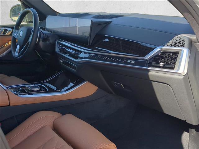 Used 2025 BMW X5 xDrive40i w/ Premium Package image 24