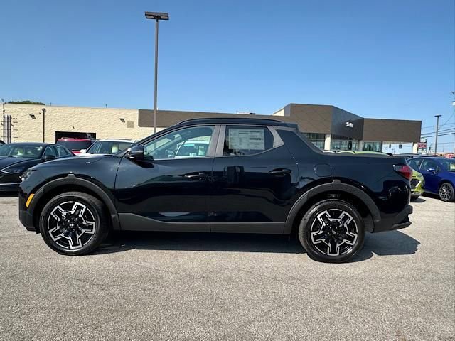 Used 2025 Hyundai Santa Cruz Limited AWD/4WD image 2
