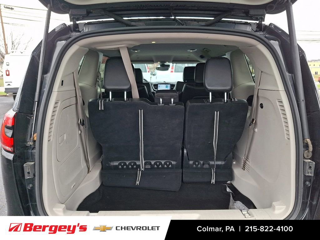 Used 2023 Chrysler Pacifica Touring-L image 31