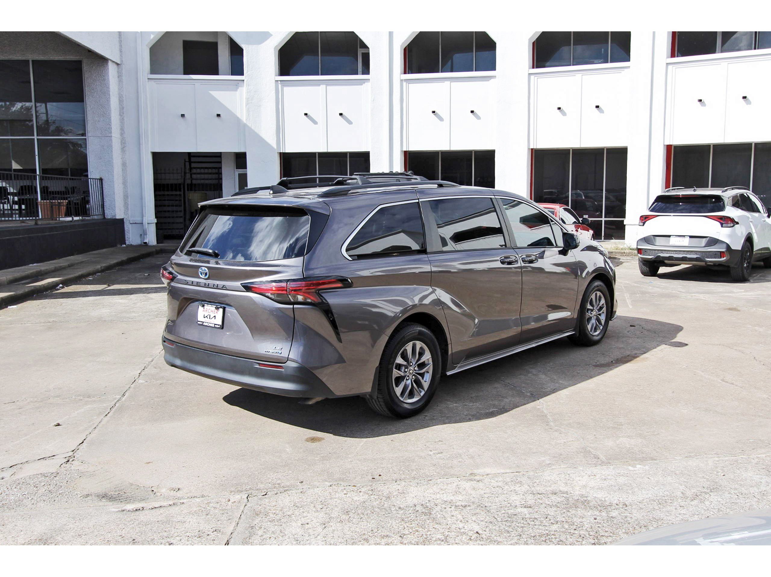 Used 2022 Toyota Sienna LE FWD image 7
