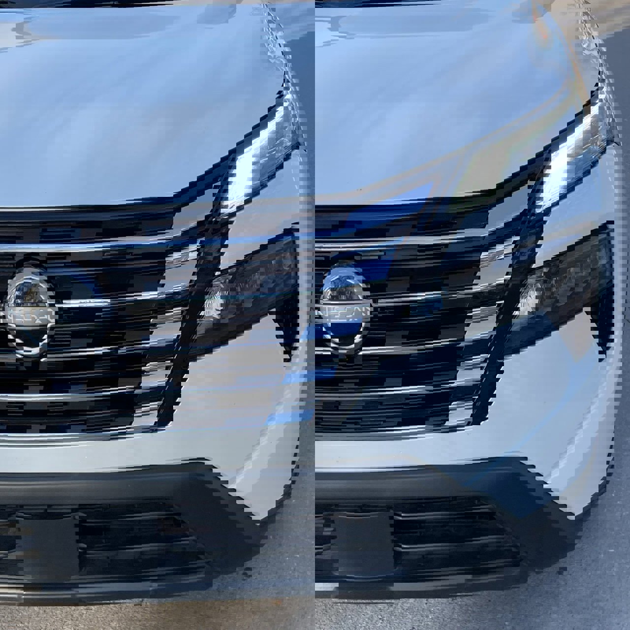 Used 2025 Nissan Rogue SV image 7