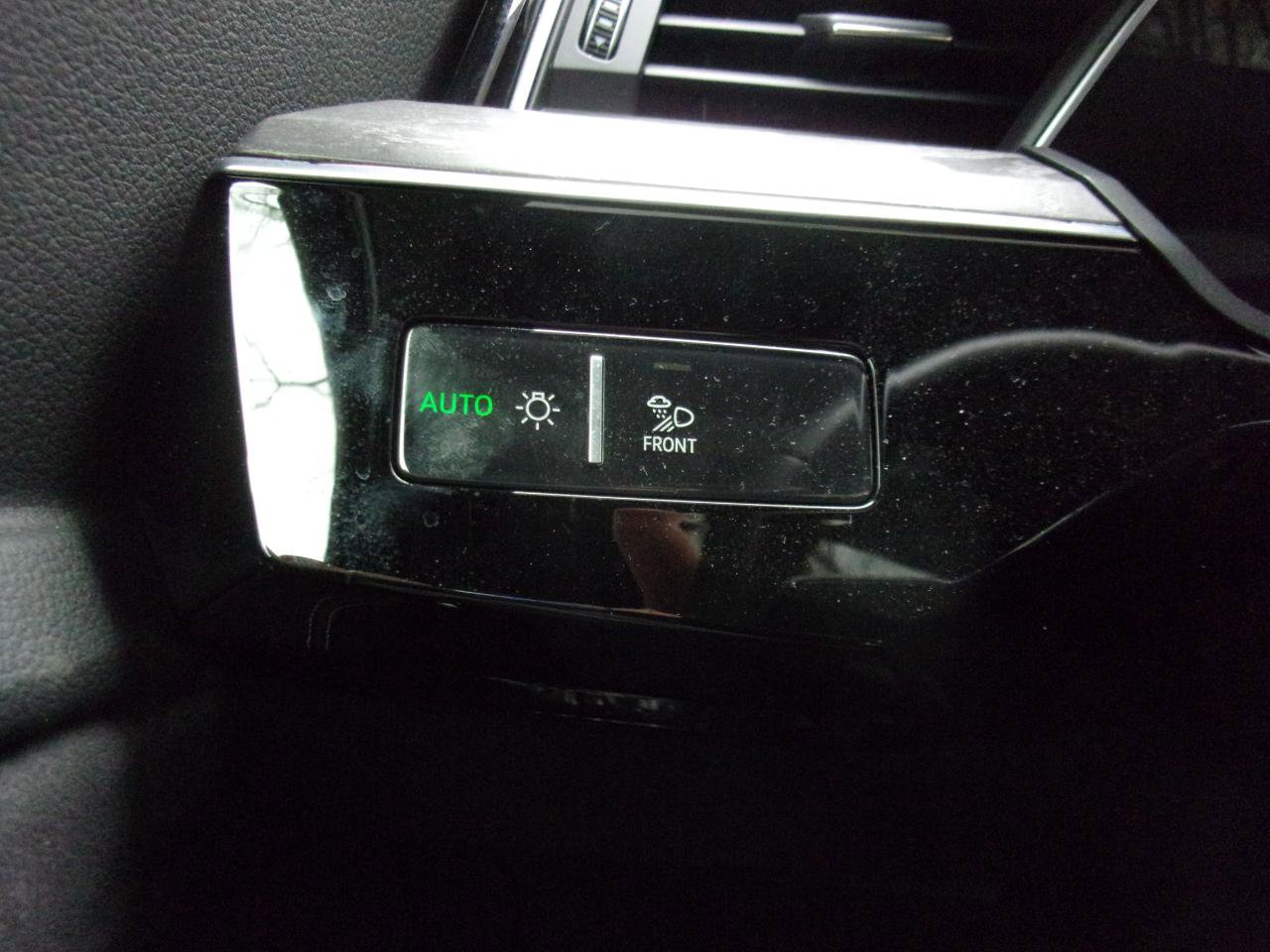 Used 2019 Audi e-tron Prestige w/ Prestige Package AWD/4WD image 20