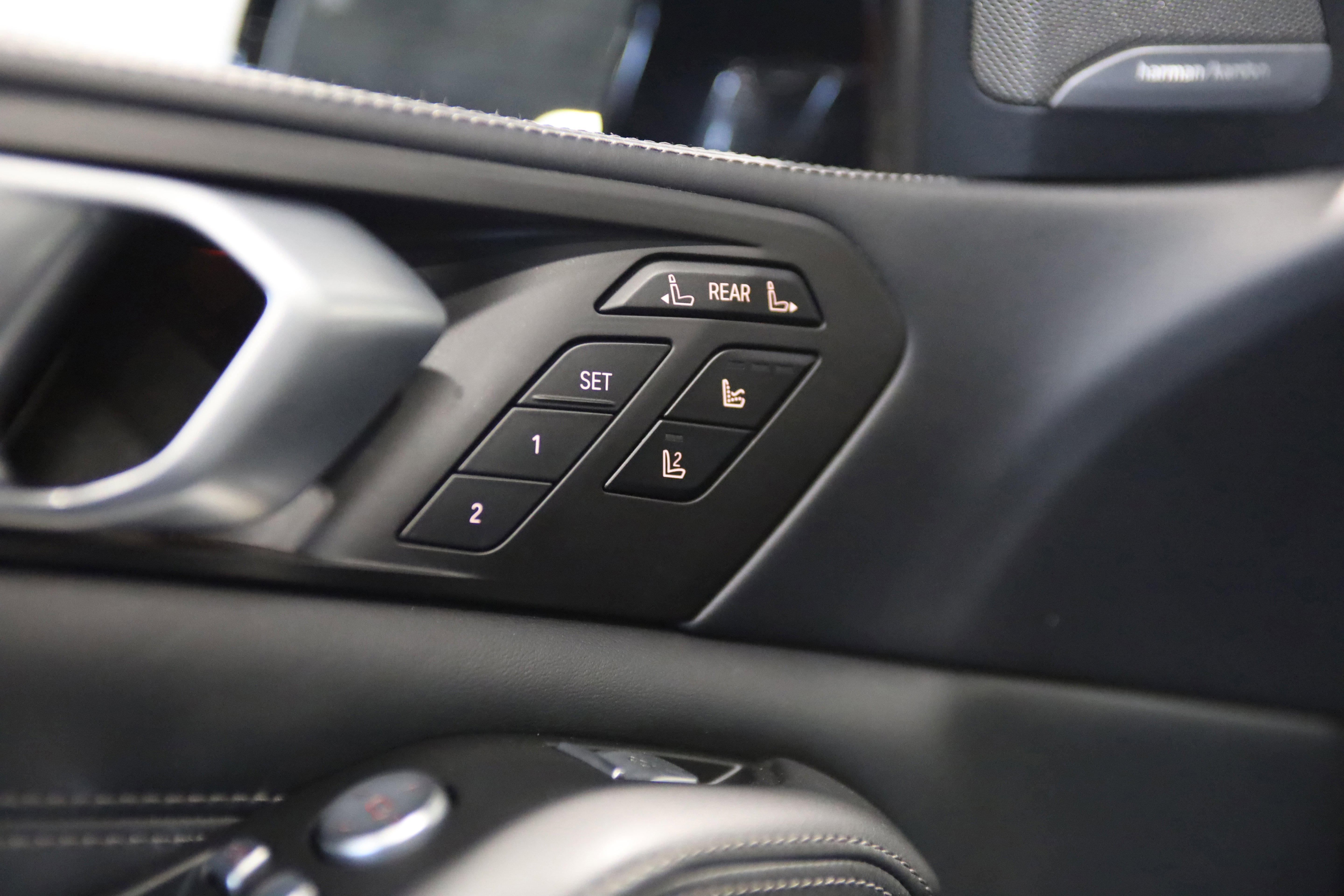 Used 2022 BMW X7 M50i w/ Dynamic Handling Package image 12