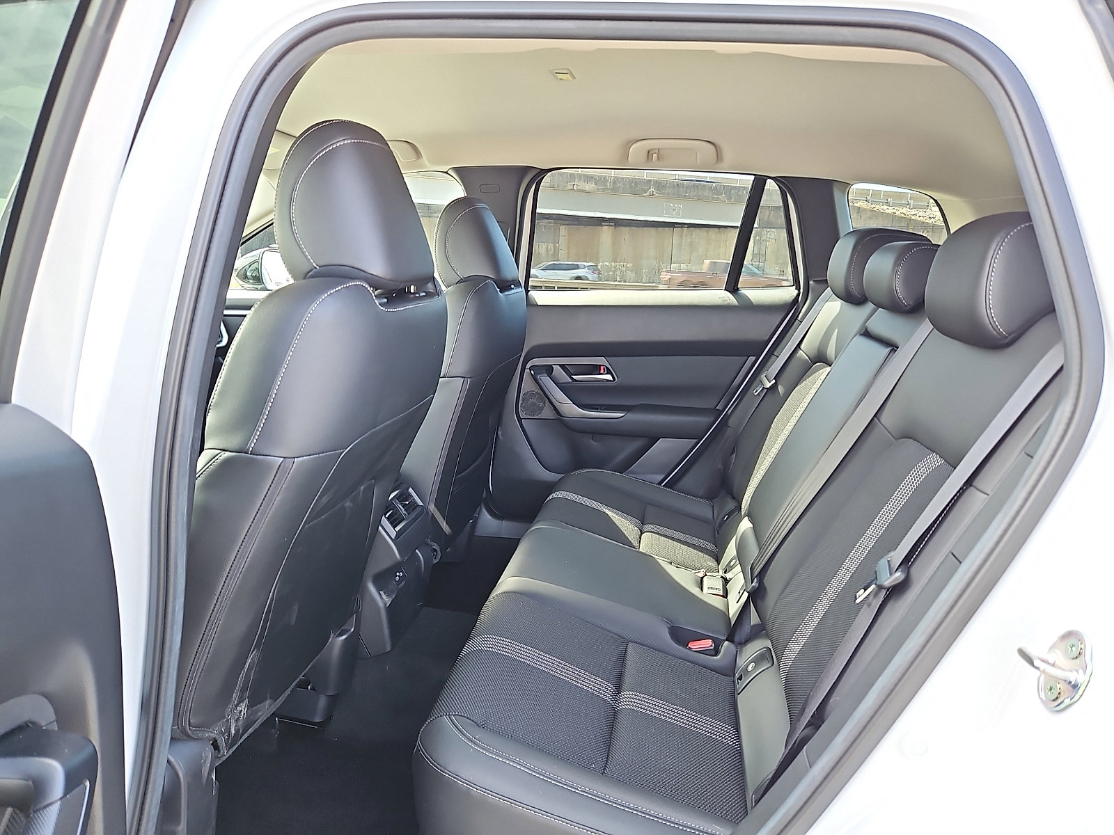 Used 2025 MAZDA CX-50 AWD 2.5 S w/ Select Package image 10