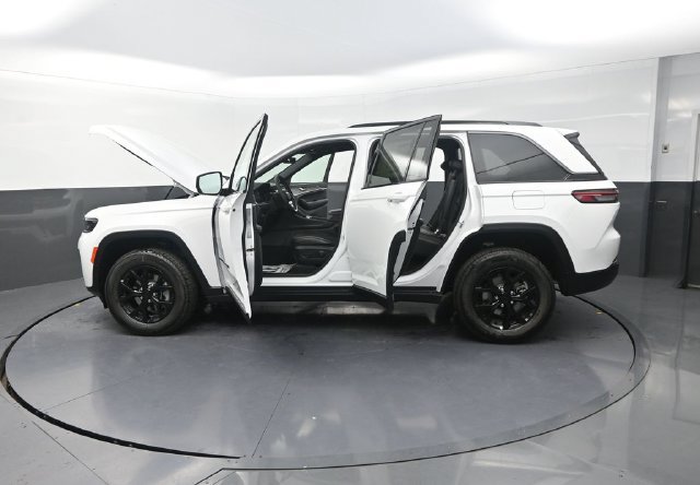 New 2026 Jeep Grand Cherokee Altitude AWD/4WD image 34