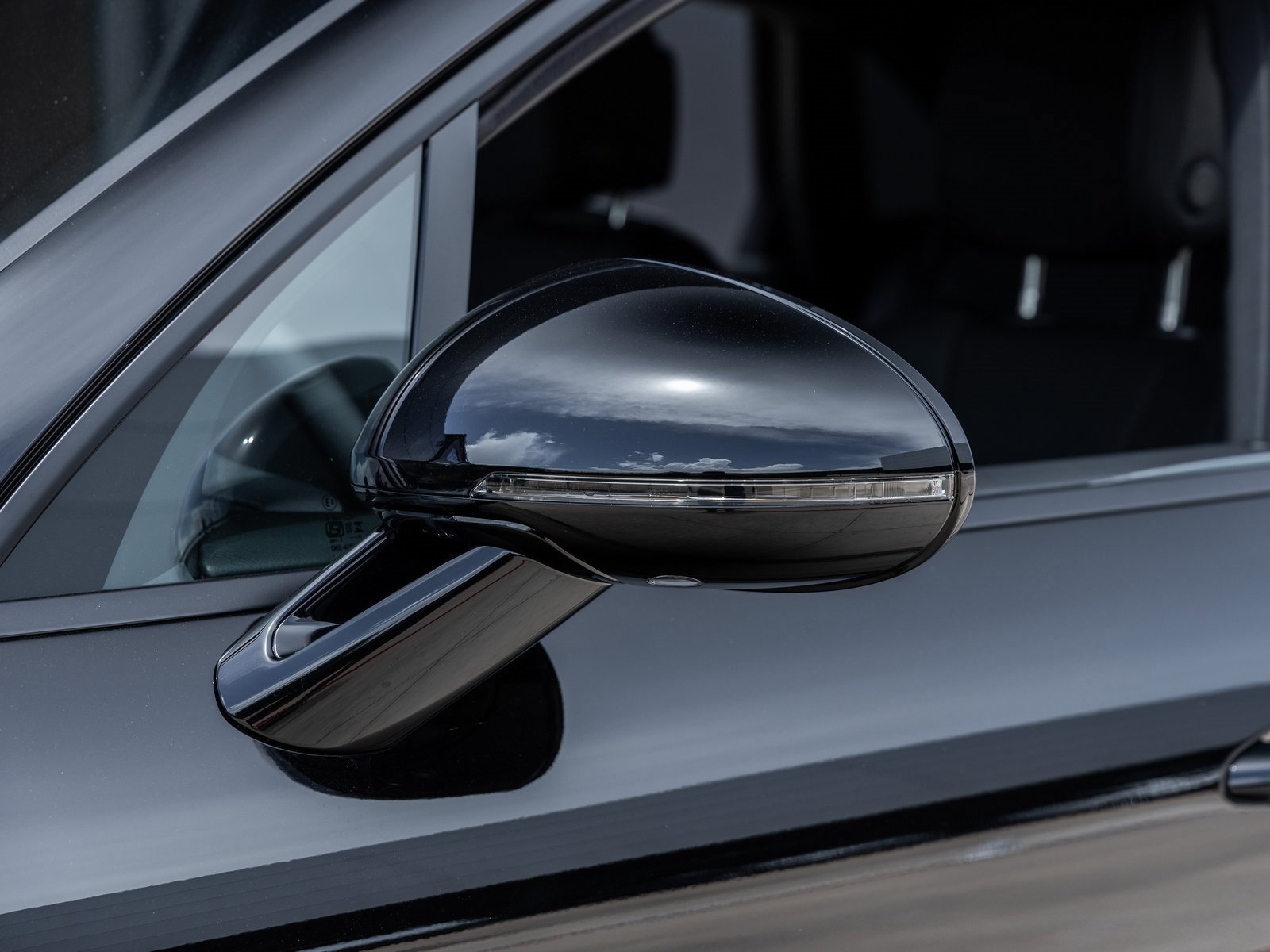 Used 2025 Porsche Macan image 10