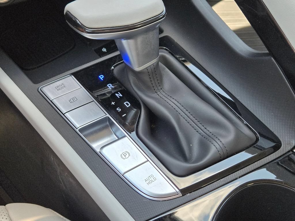 Certified 2025 Hyundai Elantra Limited FWD image 28