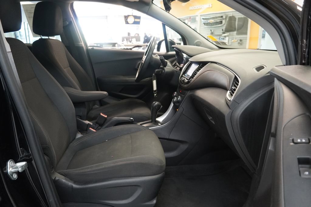 Used 2018 Chevrolet Trax LS FWD image 32