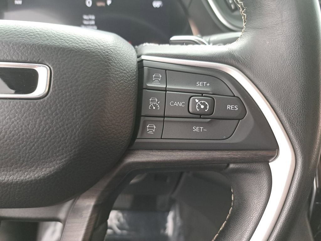 Certified 2022 Jeep Grand Cherokee L Limited AWD/4WD image 21