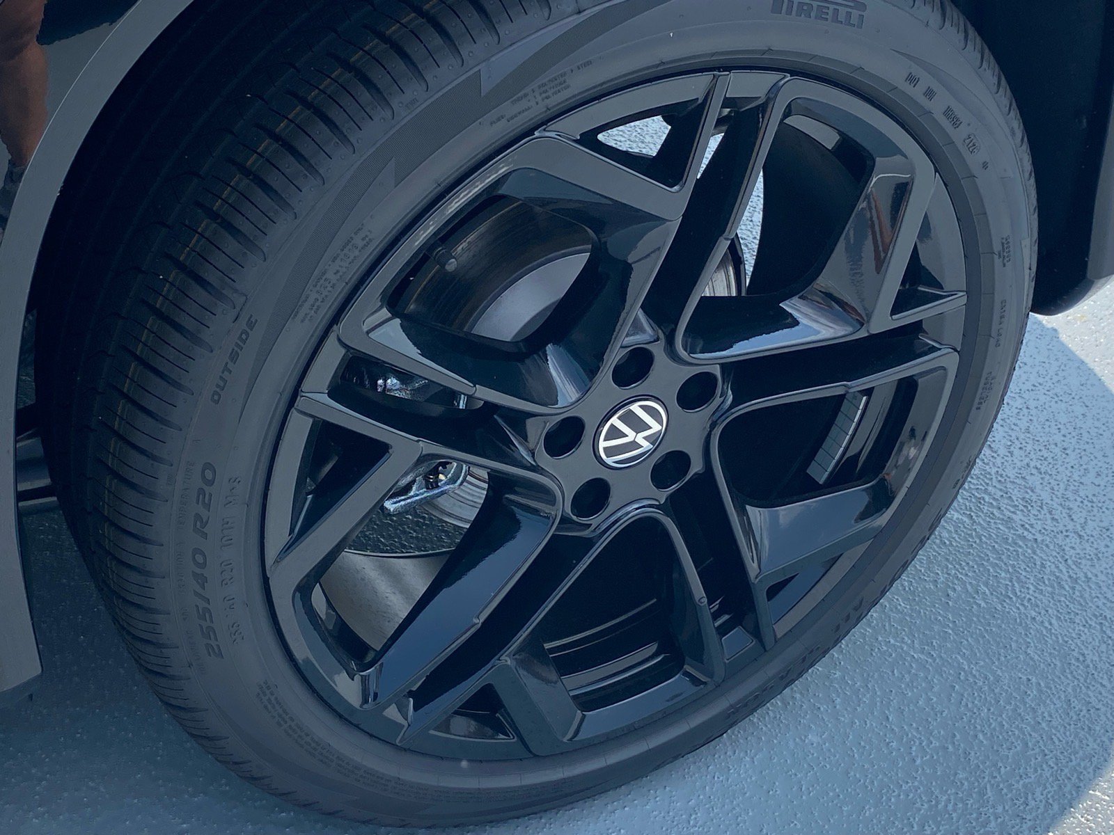 New 2026 Volkswagen Tiguan SE R-Line FWD image 13