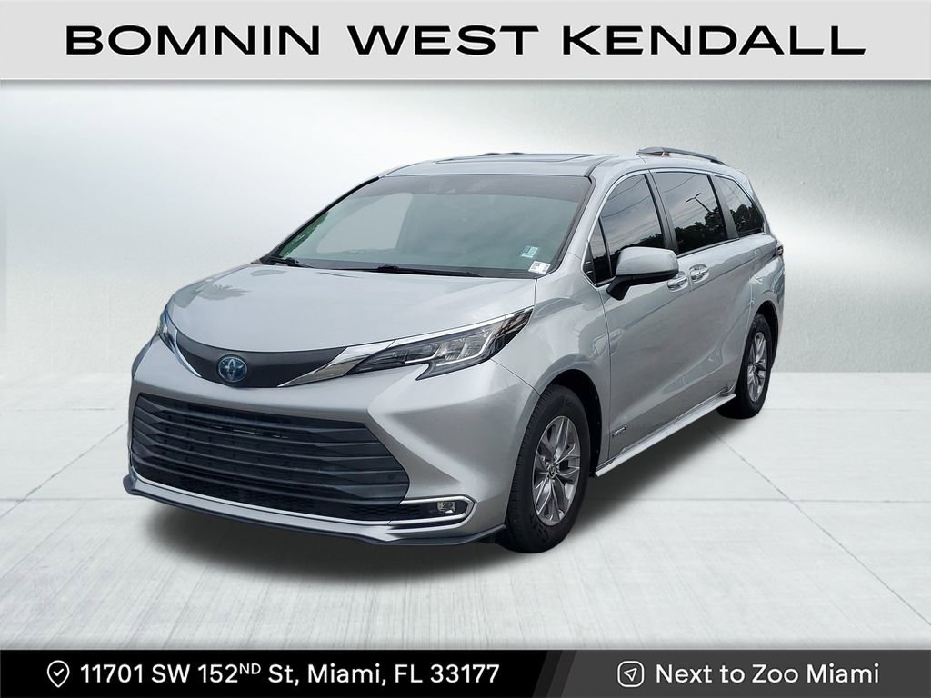 Used 2021 Toyota Sienna XLE image 3