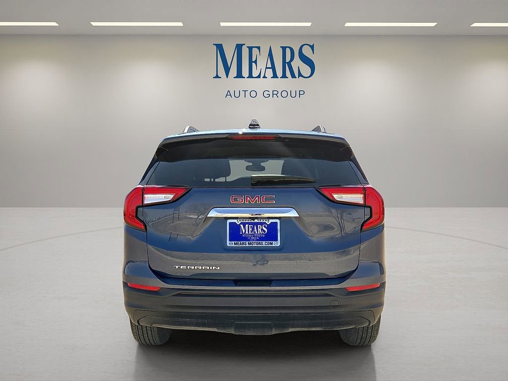 Used 2024 GMC Terrain SLE w/ Driver Convenience Package image 4