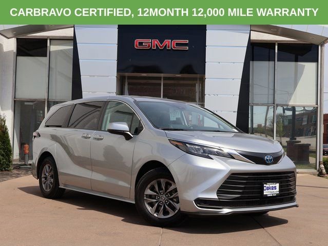 Used 2024 Toyota Sienna LE image 1