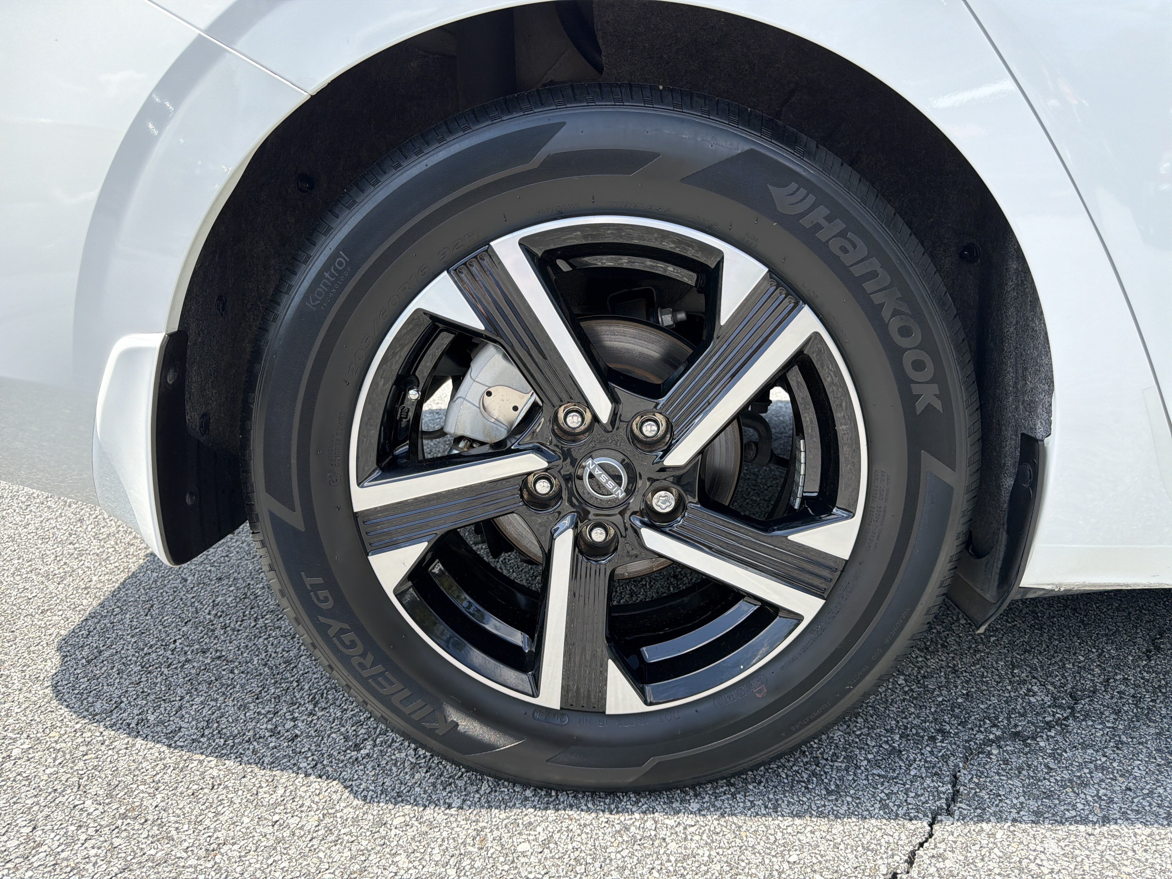 Used 2025 Nissan Sentra SV FWD image 21