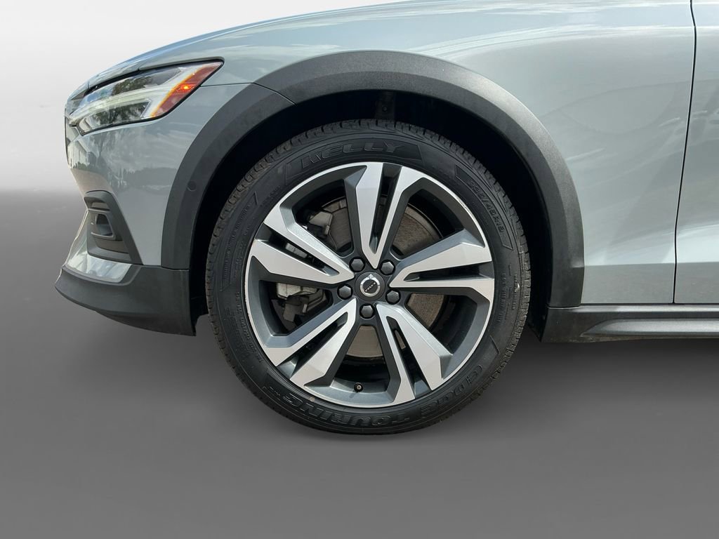Used 2024 Volvo V60 B5 Cross Country Plus image 14