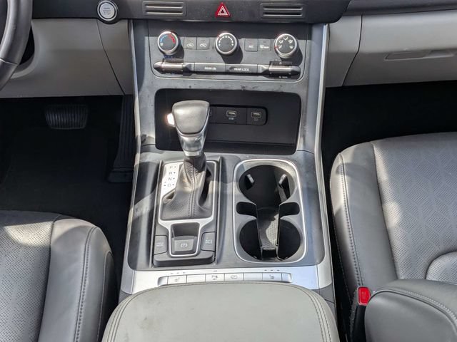 Used 2024 Kia Carnival LX FWD image 19