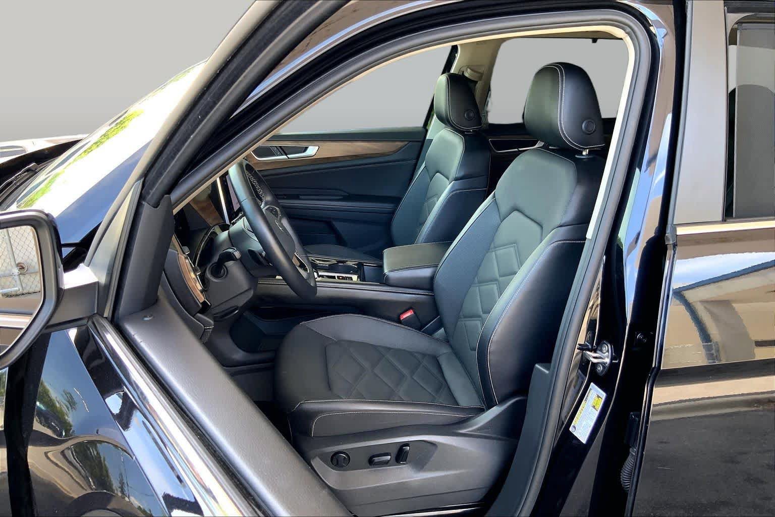 Used 2024 Volkswagen Atlas SE AWD/4WD image 8
