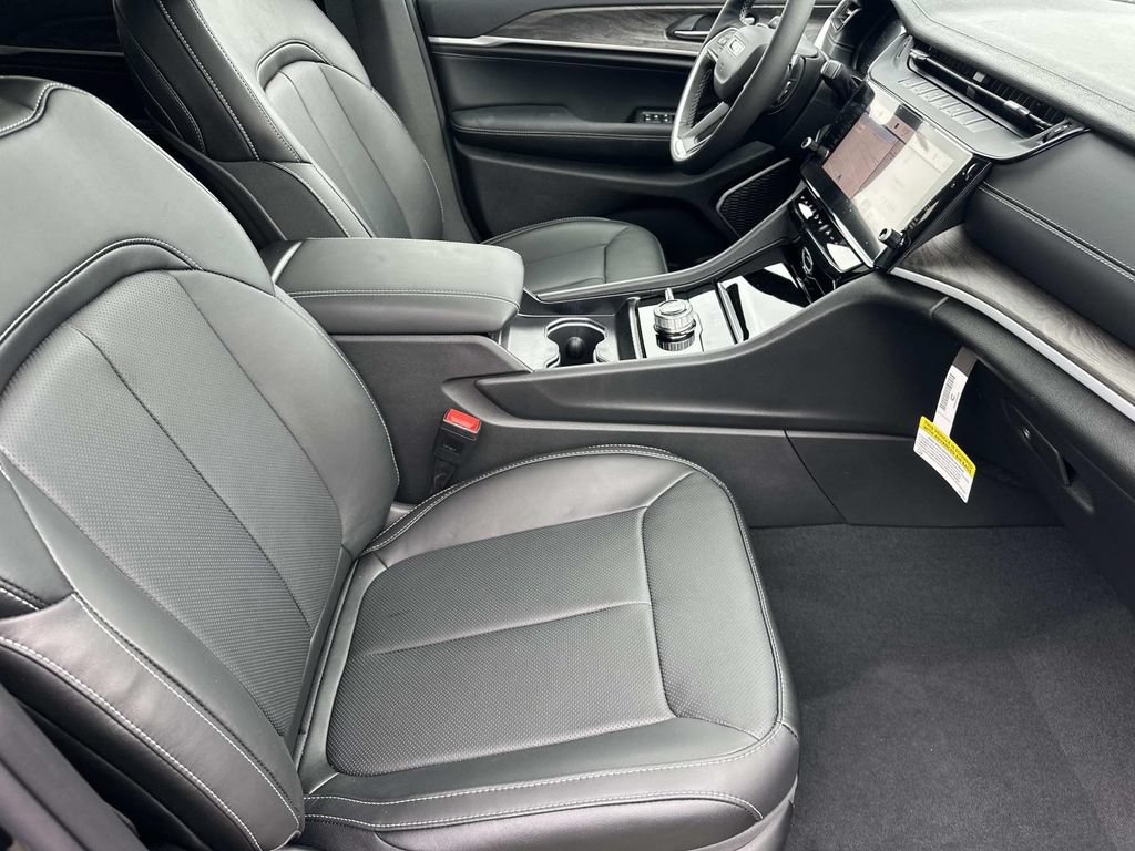 New 2026 Jeep Grand Cherokee Limited AWD/4WD image 14