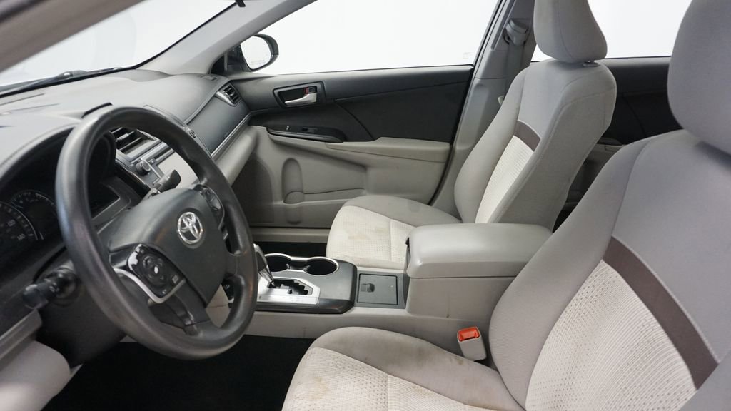 Used 2013 Toyota Camry LE image 27