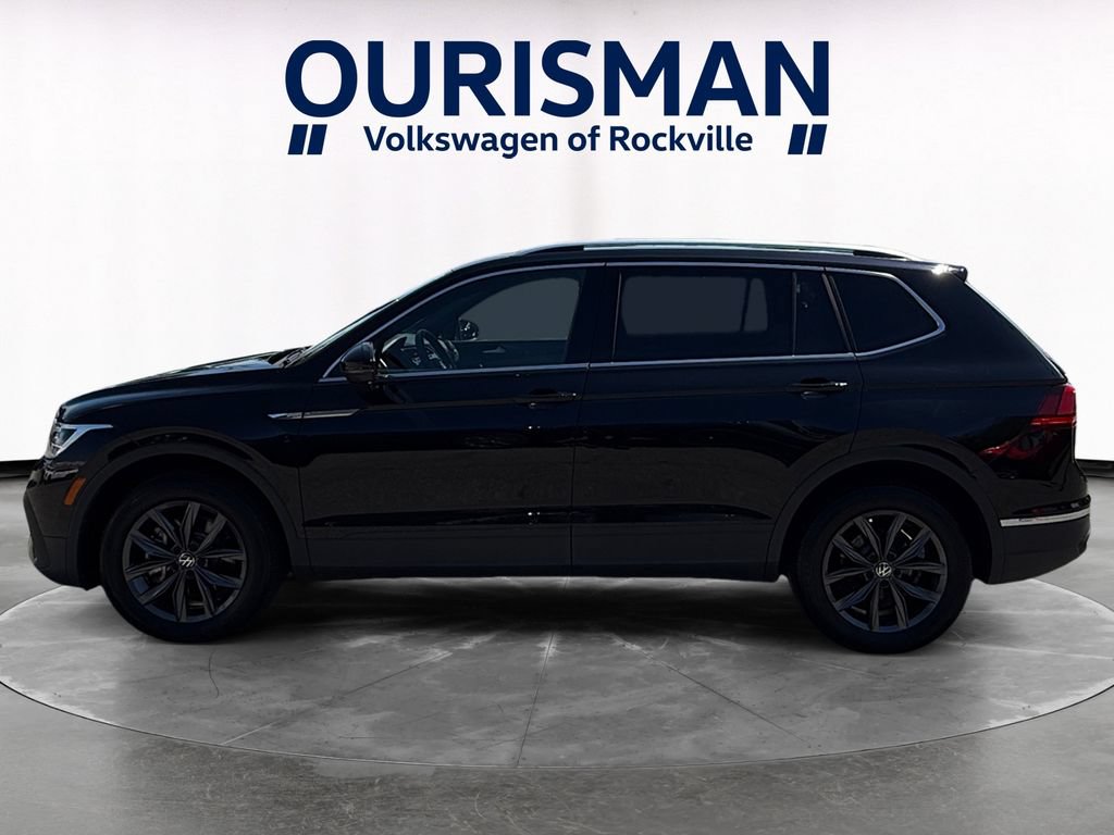 Used 2023 Volkswagen Tiguan SE w/ Panoramic Sunroof Package AWD/4WD image 3