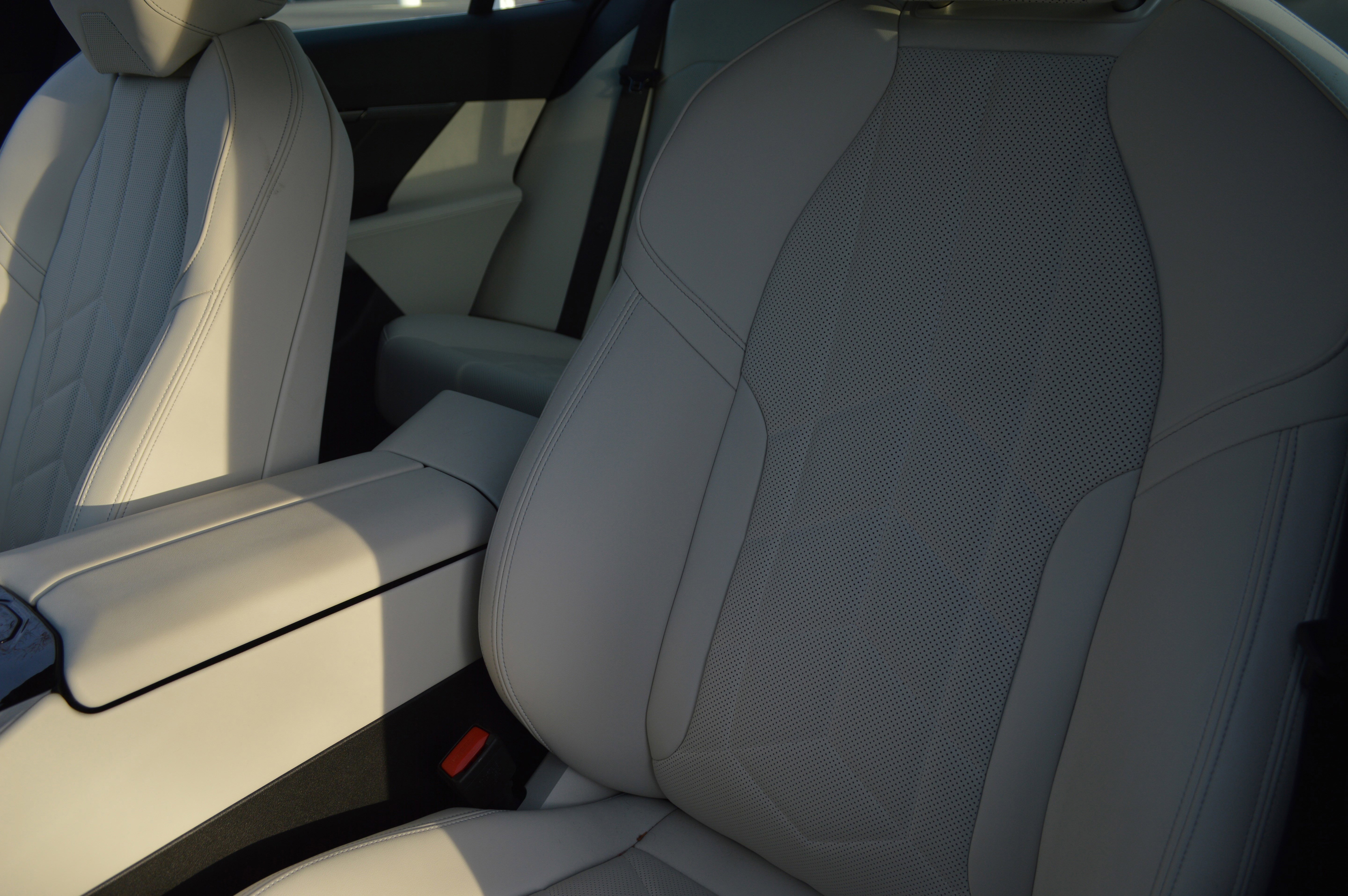 Used 2025 BMW 530i xDrive w/ Premium Package image 25