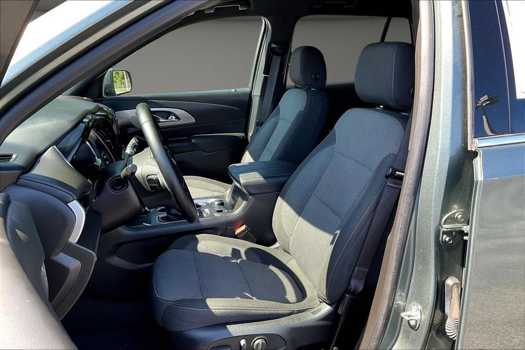 Used 2023 Chevrolet Traverse LT FWD image 24