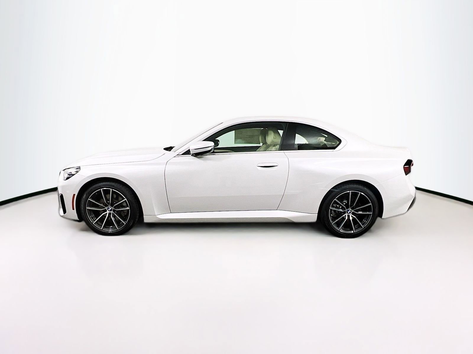 New 2025 BMW 230i xDrive Coupe w/ Convenience Package AWD/4WD image 4