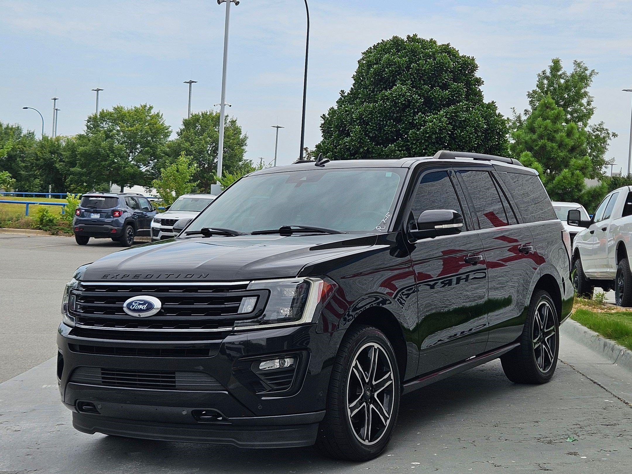 Used 2019 Ford Expedition Limited w/ Equipment Group 303A AWD/4WD image 3