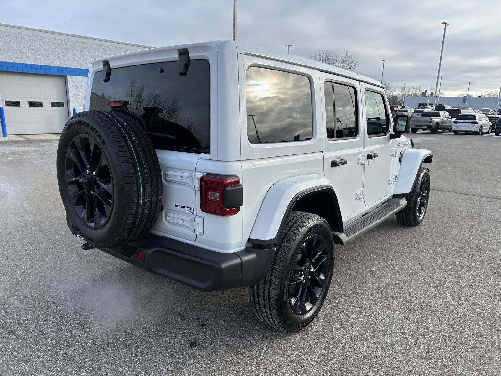 Used 2025 Jeep Wrangler Sahara image 8
