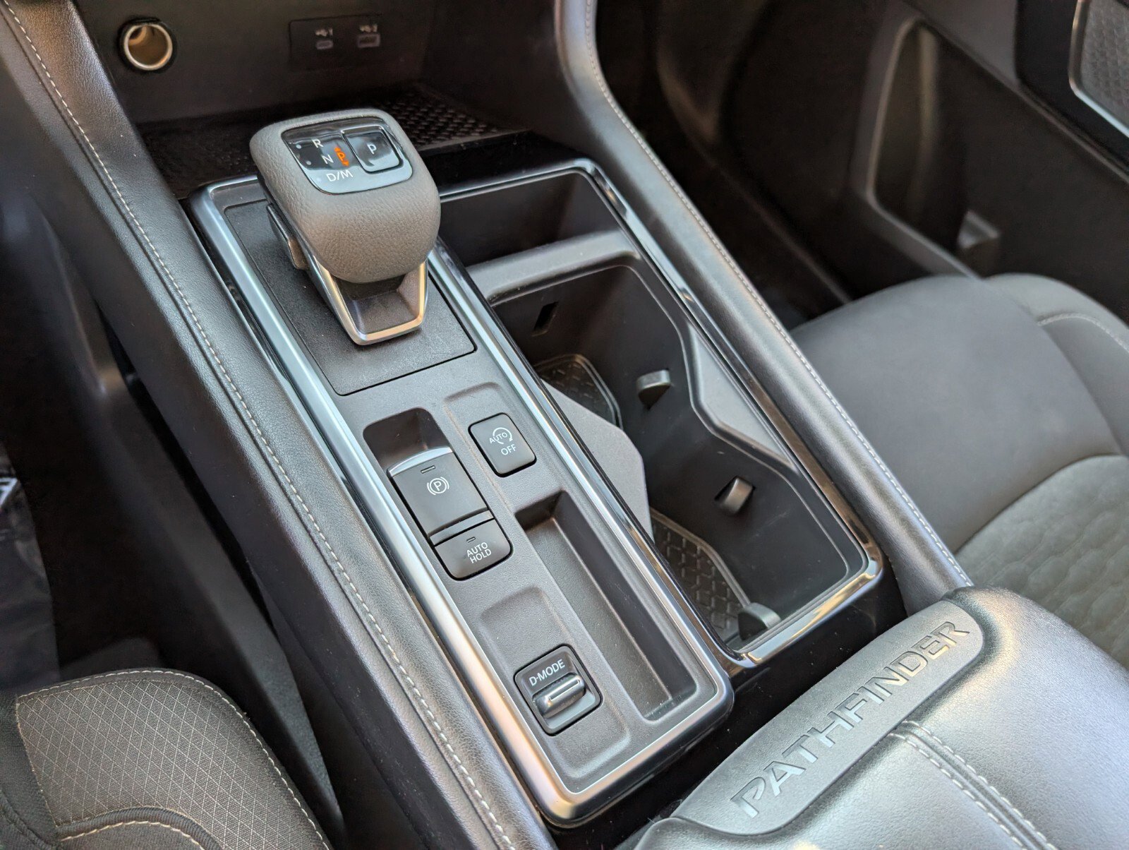 Used 2022 Nissan Pathfinder SV image 22