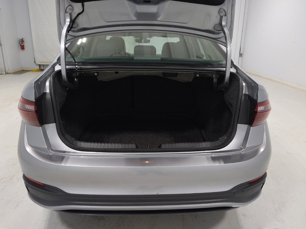 Used 2025 Volkswagen Jetta SE w/ Sunroof Package image 29