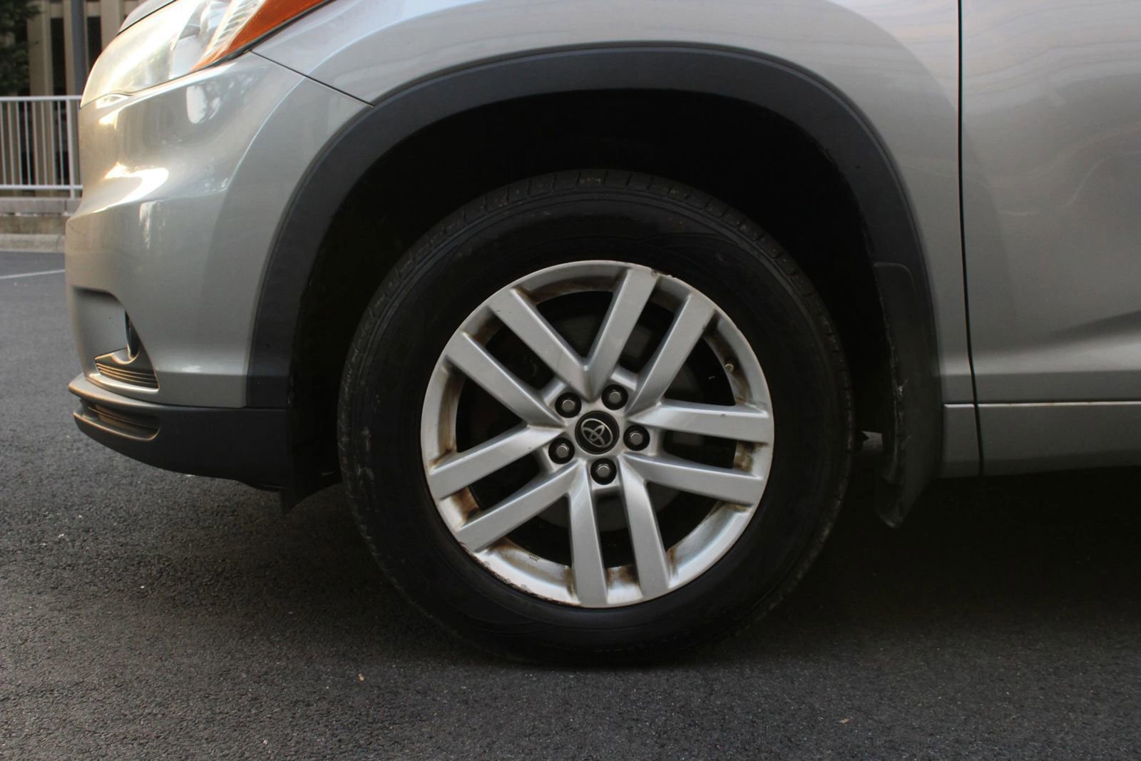 Used 2016 Toyota Highlander LE AWD/4WD image 11